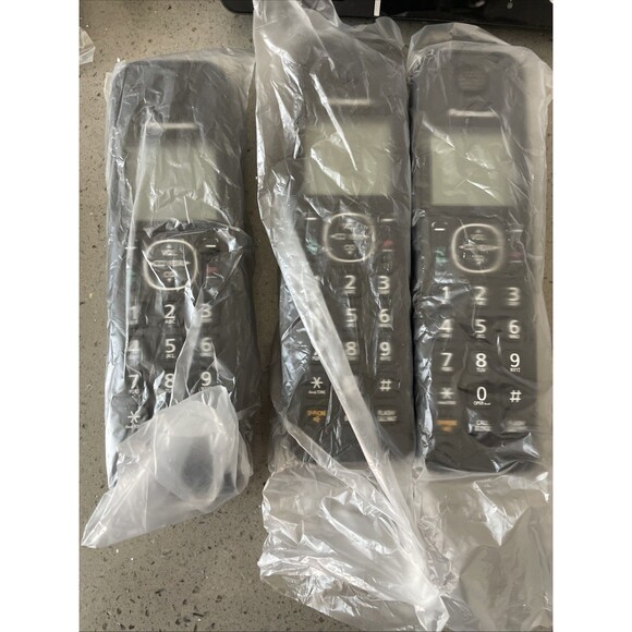 Panasonic KX-TGE633 DECT 6.0 Expandable Cordless Phone with Digital Answering - Picture 8 of 16